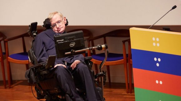 Professor Stephen Hawking deltog när Sightsavers firade att en miljard behandlingar mot försummade tropiska sjukdomar delats ut.