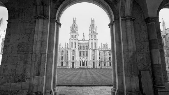 En svartvit bild från universitet i Oxford.