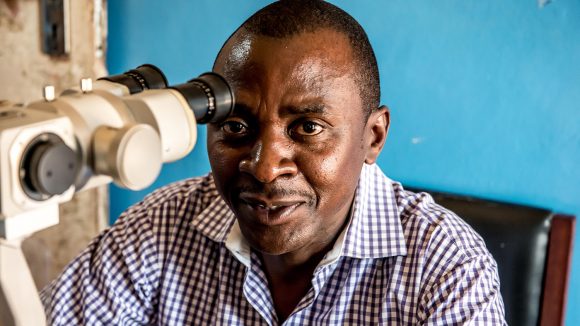 Dr Gerald Msukwa ler in i kameran